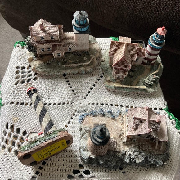 Lighthouse Set-4 pieces-Resin - Picture 2 of 5